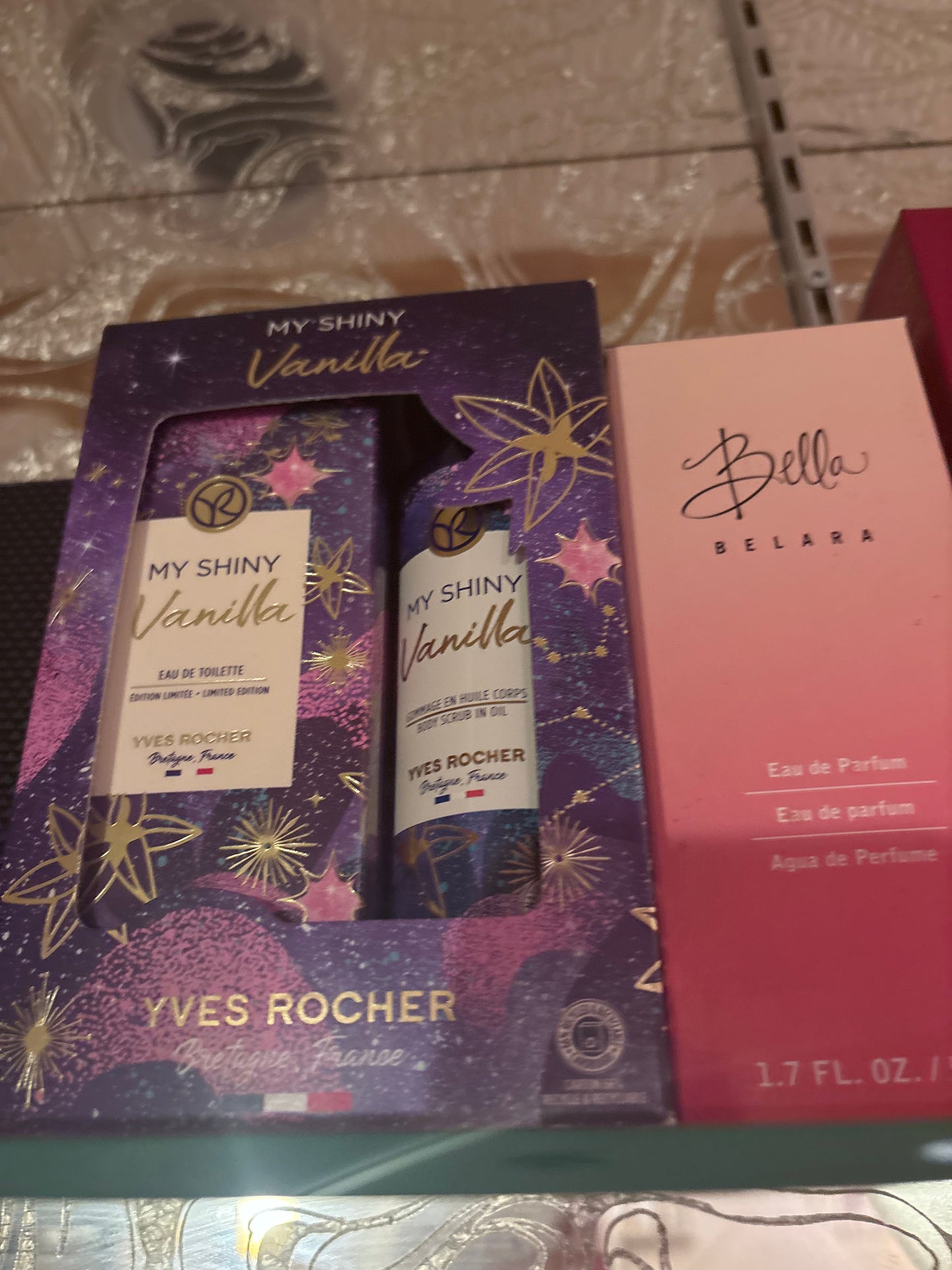 Produits divers: cires Scarlette, phyto, parfums, crayons personalisables, sels exfoliants